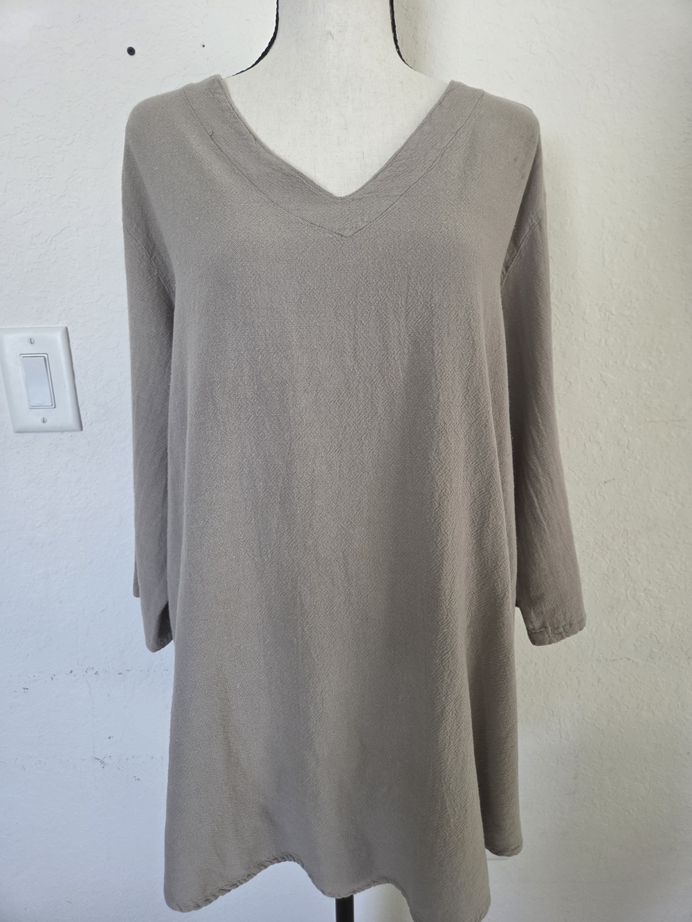Casual Cottonseed Wear VTG Taupe Cotton Tunic Top L USA Made V-Neck Wood Buttons